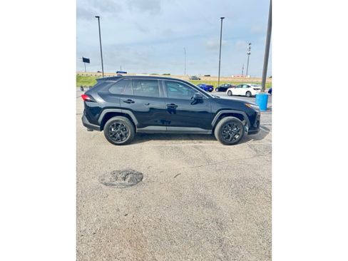 Used 2023 Toyota RAV4 LE image 8