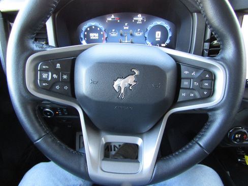 Used 2025 Ford Bronco Badlands image 22