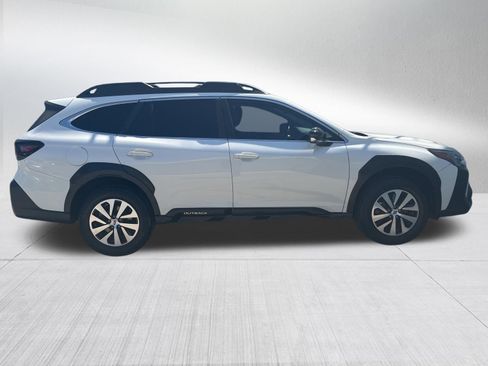 Used 2023 Subaru Outback Premium AWD/4WD image 5