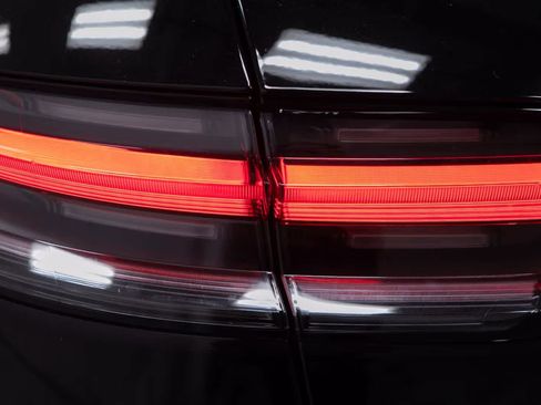 Certified 2026 Porsche Macan AWD/4WD image 19