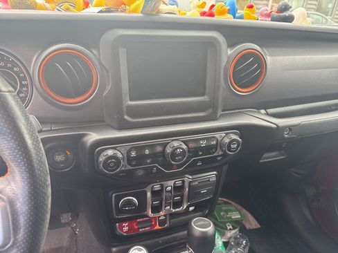 Used 2021 Jeep Gladiator Mojave w/ Cold Weather Group image 14