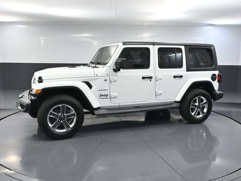 Used 2019 Jeep Wrangler Unlimited Sahara AWD/4WD image 10