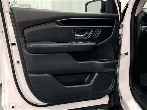 Used 2025 Honda Pilot EX-L image 9