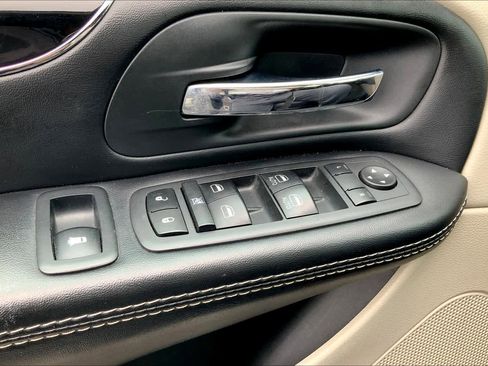 Used 2020 Dodge Grand Caravan SXT image 33