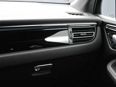 Certified 2023 Porsche Macan AWD/4WD image 22