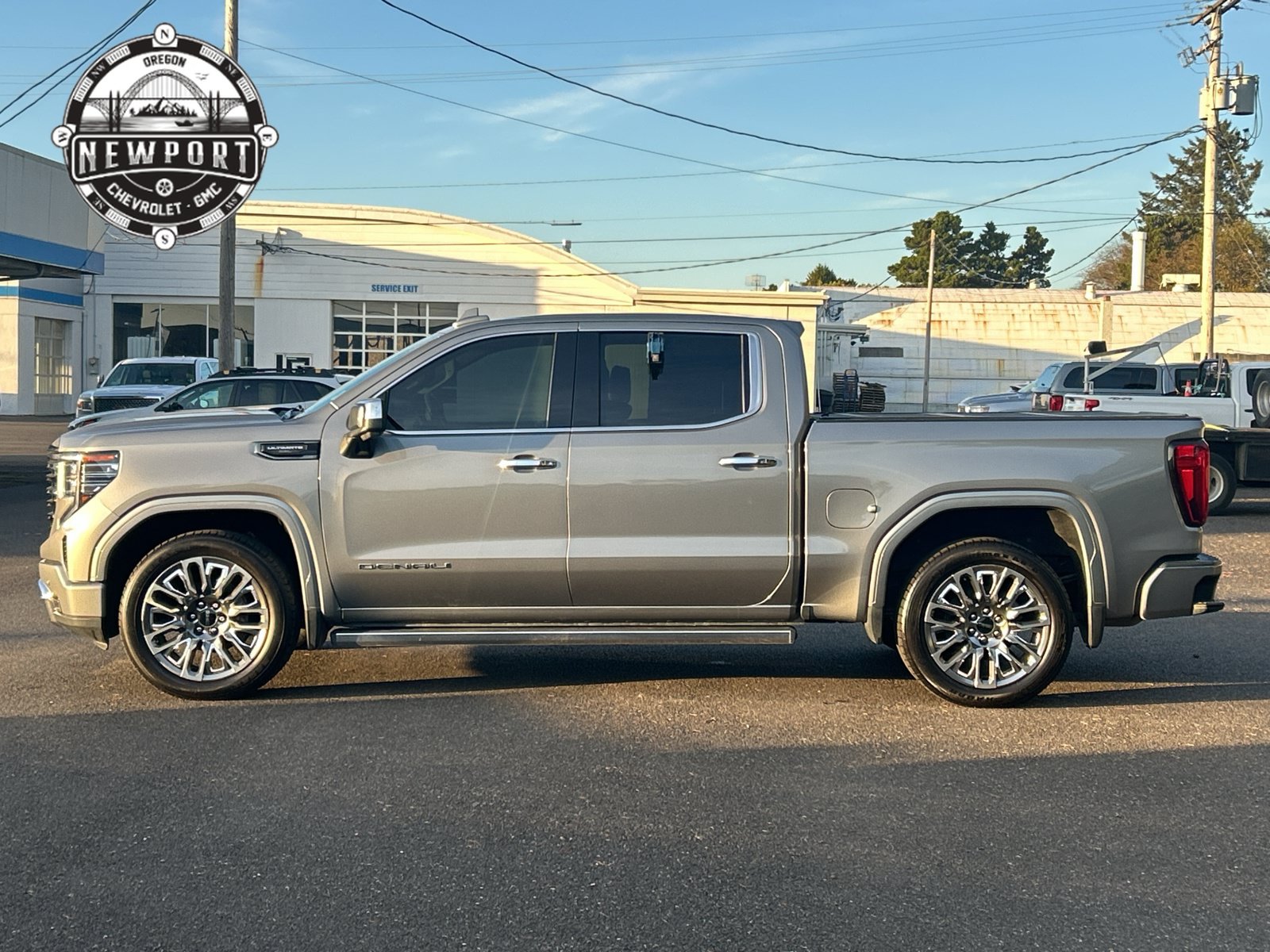 Used 2023 GMC Sierra 1500 Denali Ultimate AWD/4WD image 2