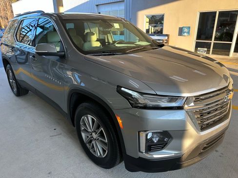 Used 2023 Chevrolet Traverse LT image 9