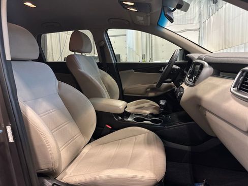 Used 2020 Kia Sorento LX AWD/4WD image 34