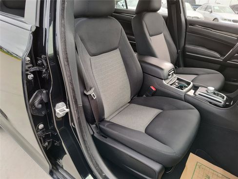 Used 2023 Chrysler 300 Touring w/ Sport Appearance Package image 19