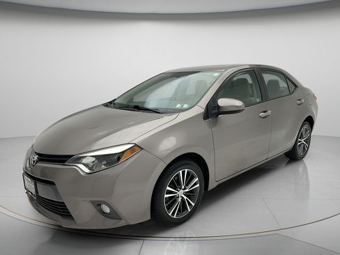 Used 2016 Toyota Corolla LE FWD image 6