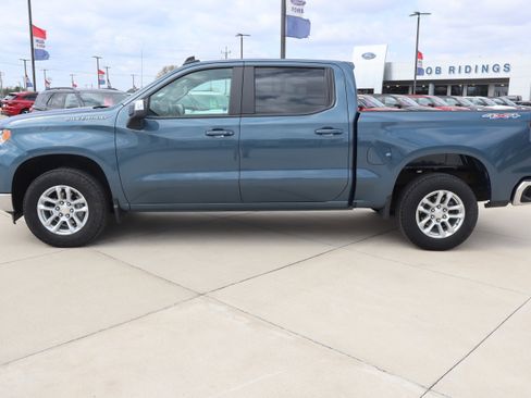Used 2024 Chevrolet Silverado 1500 LT AWD/4WD image 9