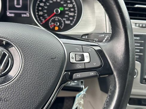 Used 2016 Volkswagen Golf S image 18