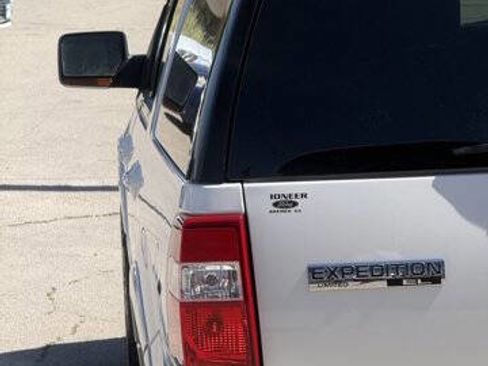Used 2010 Ford Expedition EL Limited RWD image 19