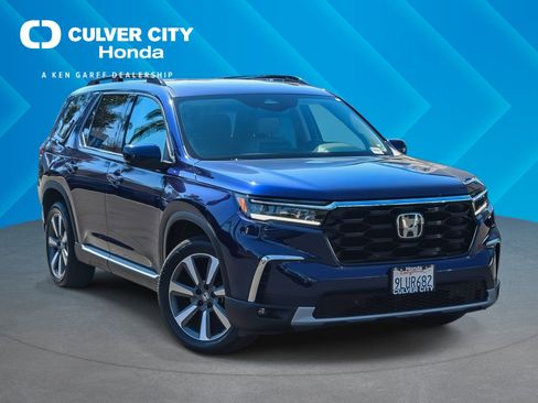 Used 2024 Honda Pilot Touring image 1