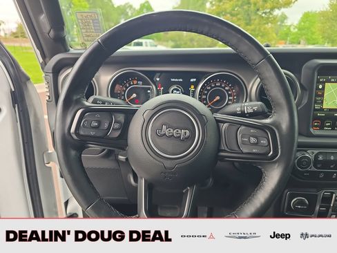 Used 2022 Jeep Gladiator Sport AWD/4WD image 15
