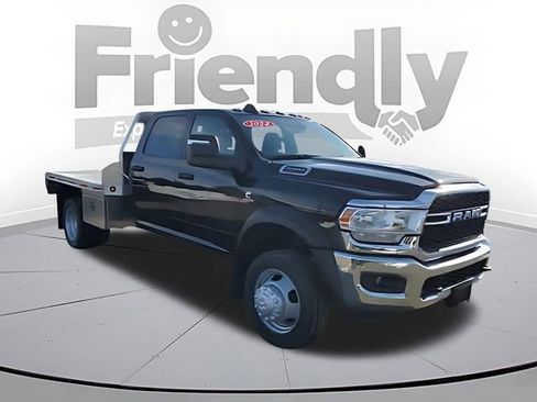 Used 2024 RAM 5500 Tradesman w/ Chrome Appearance Group AWD/4WD image 8