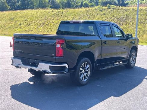 Used 2022 Chevrolet Silverado 1500 LT AWD/4WD image 4