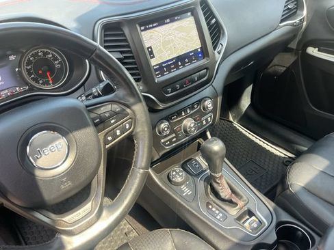 Used 2019 Jeep Cherokee Trailhawk AWD/4WD image 24