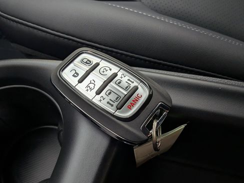 New 2026 Chrysler Pacifica Select image 18