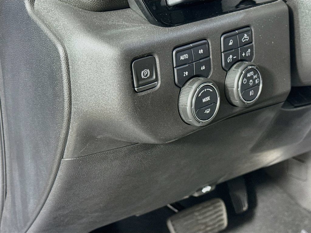 Used 2022 Chevrolet Silverado 1500 LTZ w/ LTZ Premium Package AWD/4WD image 12