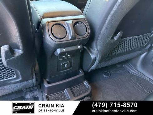Used 2024 Jeep Wrangler Unlimited Rubicon image 24