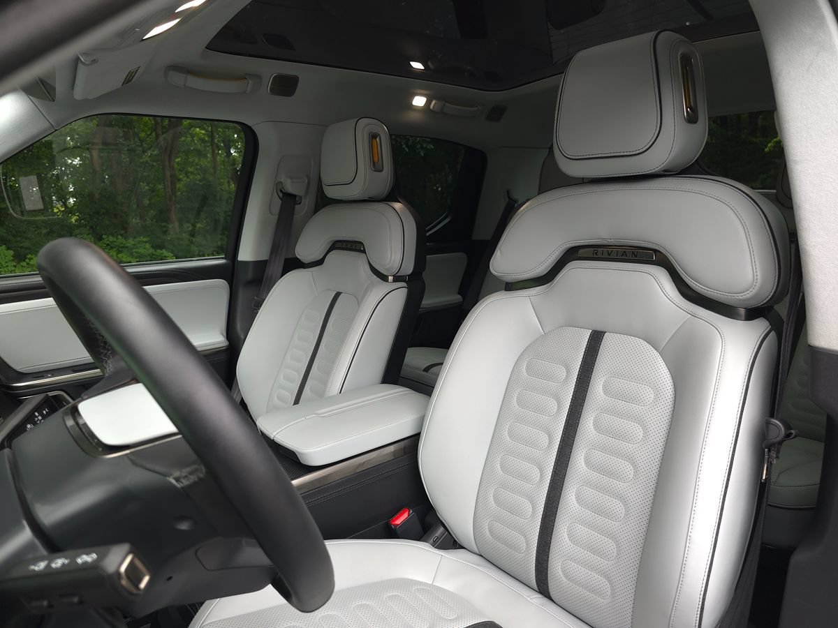 Used 2023 Rivian R1T Adventure Dual AWD/4WD image 14