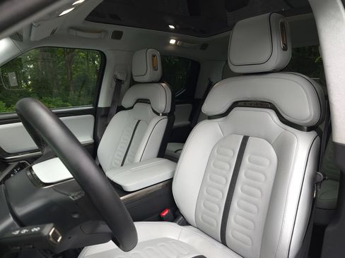 Used 2023 Rivian R1T Adventure AWD/4WD image 14