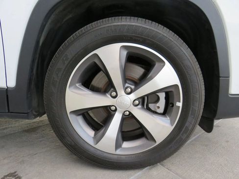 Used 2020 Jeep Cherokee Limited image 49