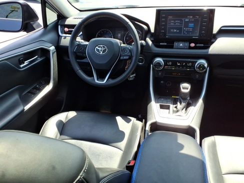 Used 2021 Toyota RAV4 XLE Premium image 10