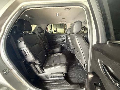 Used 2021 Chevrolet Traverse LT w/ LT Premium Package AWD/4WD image 16