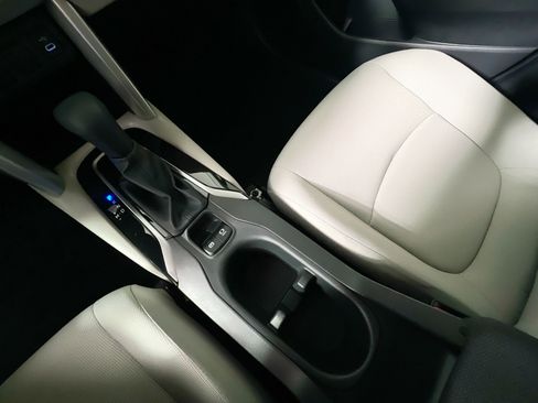 Used 2025 Toyota Corolla Cross L image 25