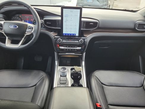 Used 2023 Ford Explorer Limited w/ Limited Technology Package image 16