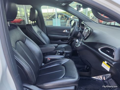 Used 2026 Chrysler Pacifica Select FWD image 52