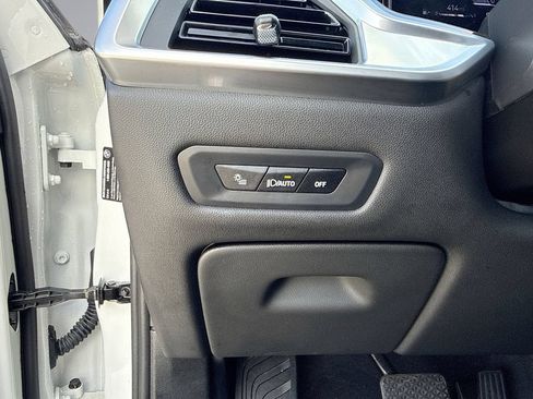 Used 2025 BMW X5 xDrive40i AWD/4WD image 28