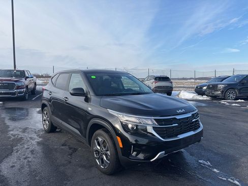 Certified 2024 Kia Seltos LX image 1