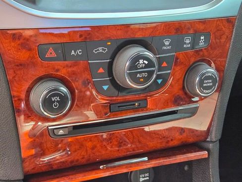 Used 2014 Chrysler 300 image 30