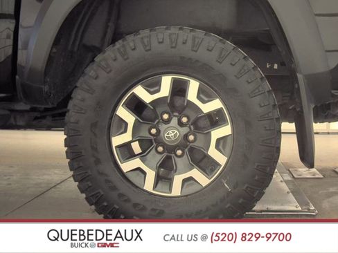 Used 2017 Toyota Tacoma TRD Off-Road image 12