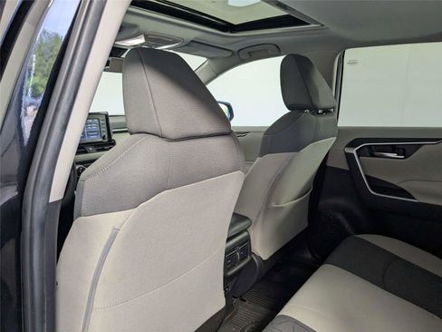 Certified 2022 Toyota RAV4 XLE w/ Convenience Package FWD image 32