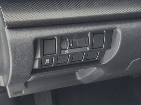 Used 2018 Subaru Crosstrek 2.0i Premium AWD/4WD image 10