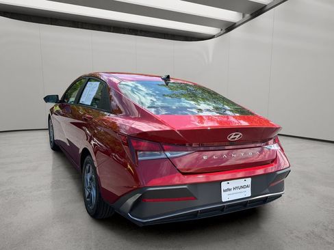 Certified 2024 Hyundai Elantra SEL FWD image 3