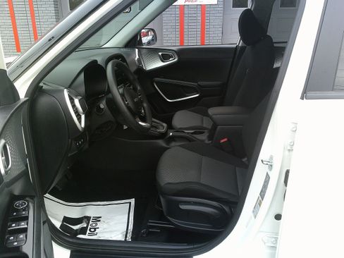 Used 2023 Kia Soul LX w/ Option Group 015 FWD image 14