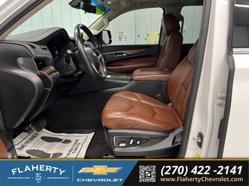 Used 2020 Cadillac Escalade Luxury AWD/4WD image 9