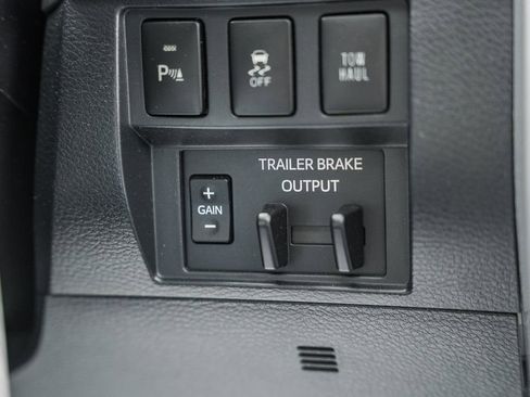 Used 2019 Toyota Tundra Platinum image 34