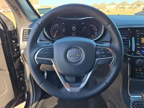 Used 2019 Jeep Grand Cherokee Altitude image 23