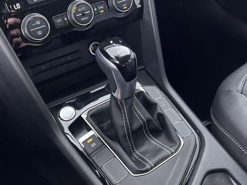 Used 2024 Volkswagen Taos SE image 19