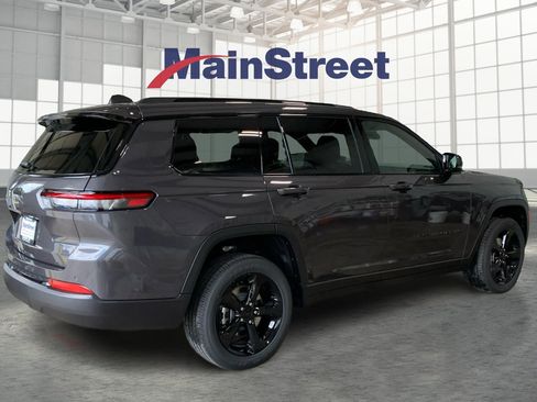 Used 2025 Jeep Grand Cherokee L Altitude image 5