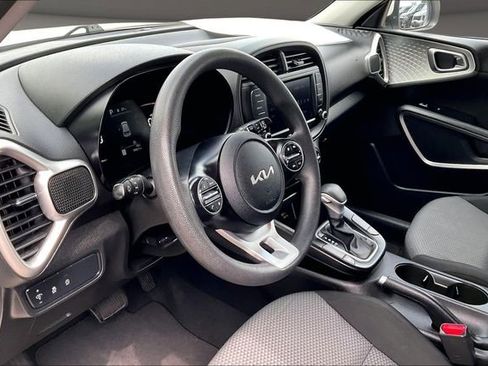 Used 2023 Kia Soul LX w/ LX Technology Package FWD image 12