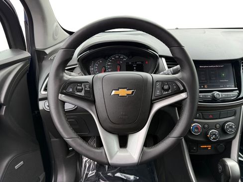 Used 2020 Chevrolet Trax LT w/ Sun & Sound Package FWD image 12