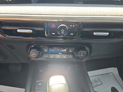 Used 2026 Nissan Kicks SV w/ SV Premium Package FWD image 20
