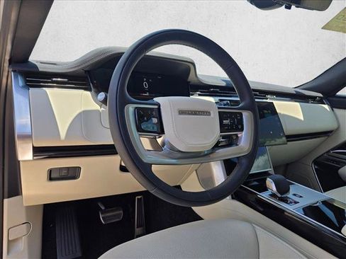 Used 2025 Land Rover Range Rover SE AWD/4WD image 10